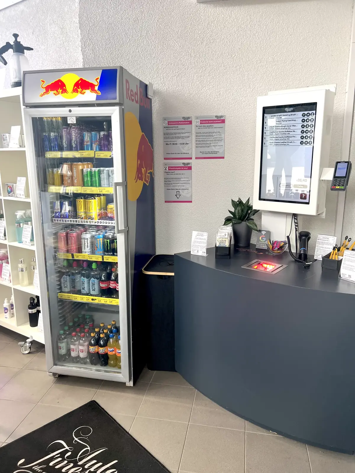 Self-Checkout-Kasse im autonomen Kingsize 24/7-Store